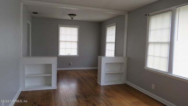 Photo - 4811 Sefa Cir N