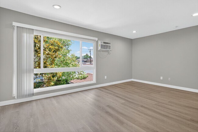 2300 E Commonwealth Ave Unit 07