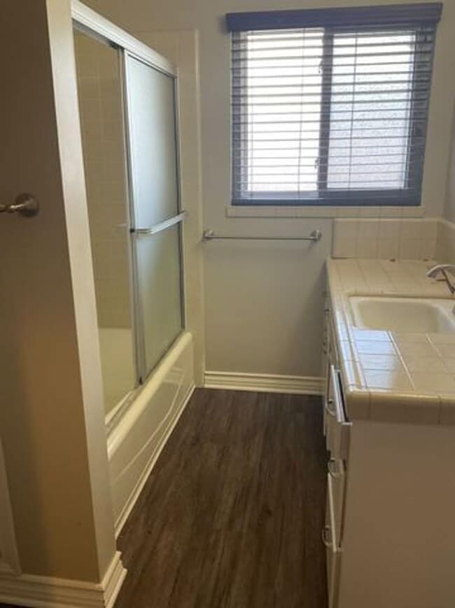 Photo - 5 bed 2 Bathroom in Riverside