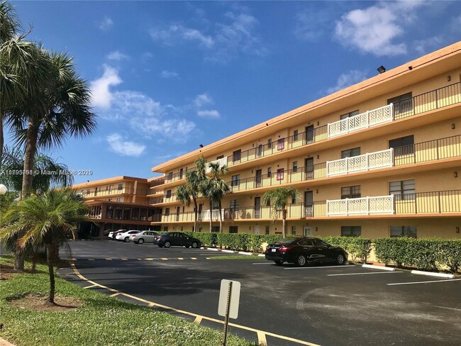 Photo - 9273 SW 8th St Unidad 410 Rental