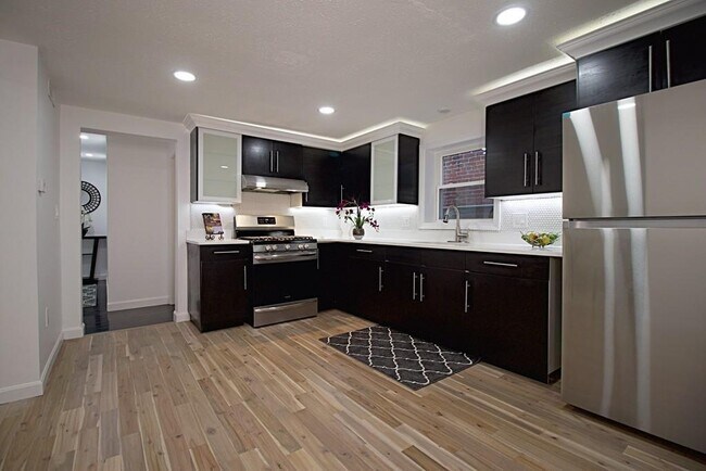 Building Photo - 11 Trenton St Unit 4