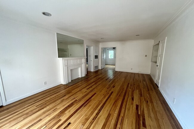 Photo - 1345 Masselin Ave