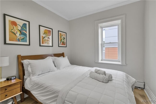 Photo - 617 Niagara St