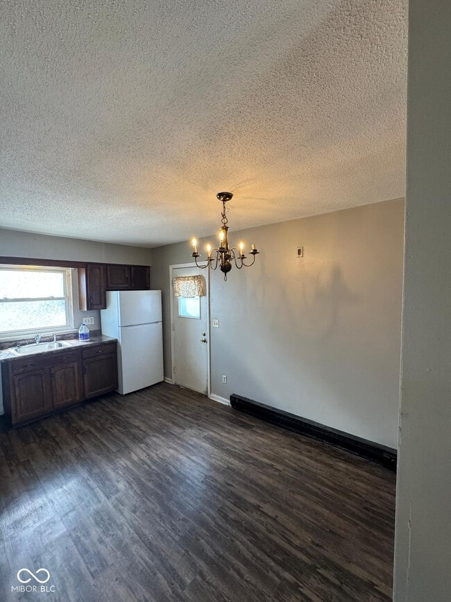 102 S Bradner Ave