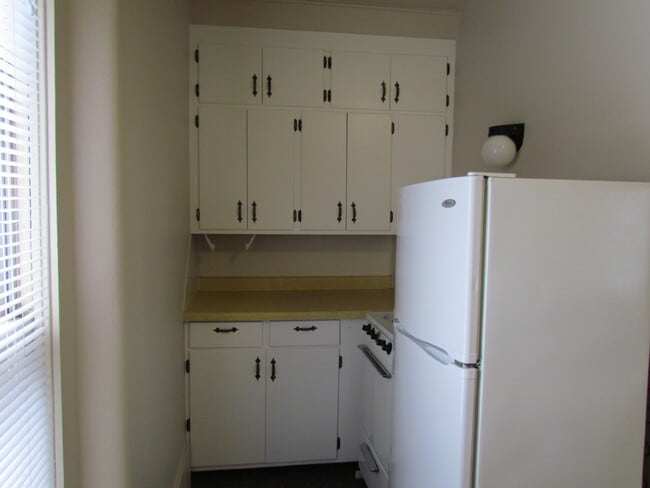 Photo - 327 E Cherry St