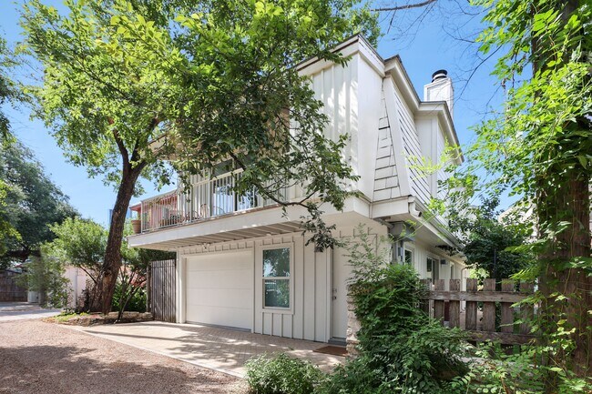 Building Photo - 1112 W 10th St Rental