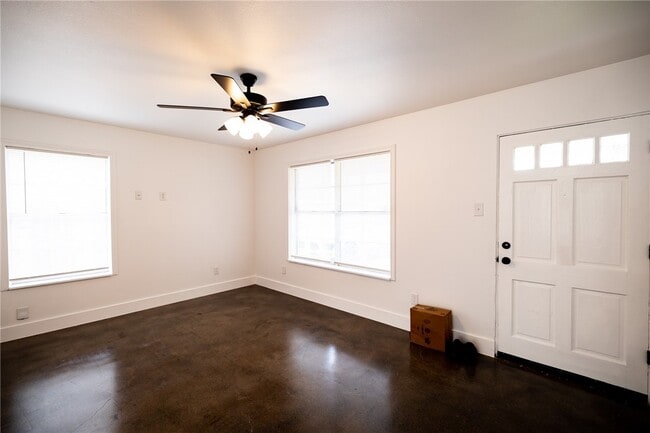 Photo - 4129 Barnes St