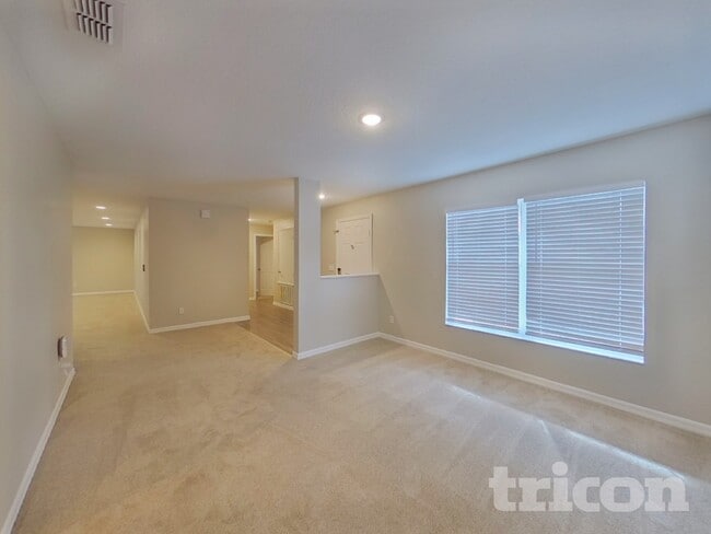 Photo - 345 Sky Valley St