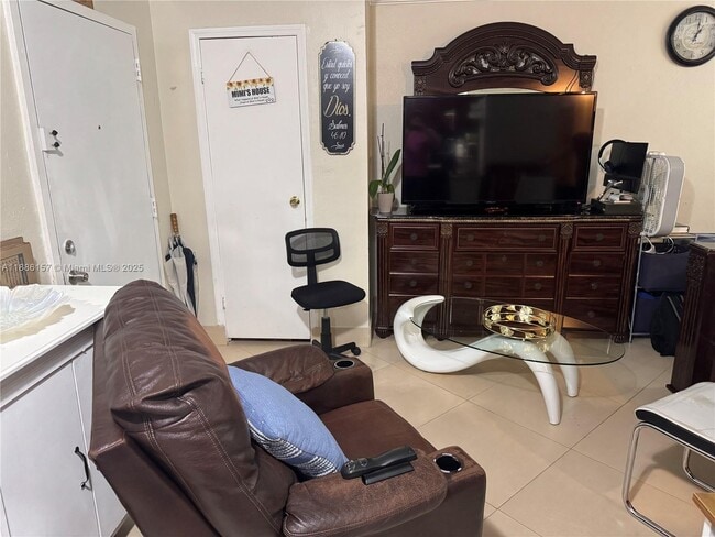 Photo - 1825 W 56th St Unit 107