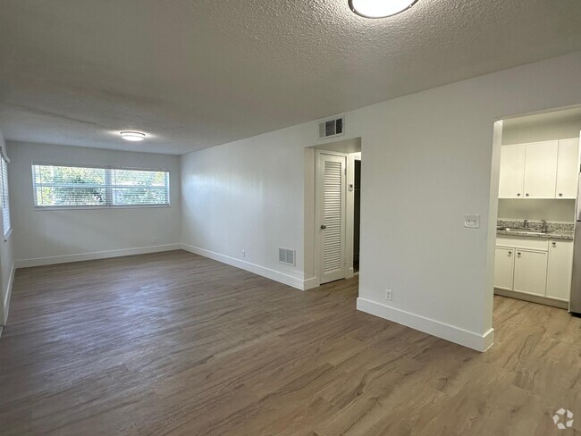 Building Photo - 2500 Johnson Street Rental