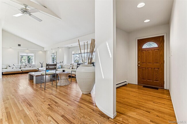 22 Meadow Ln