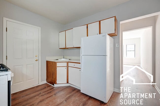 Building Photo - 5746 N Winthrop Ave Unit 304