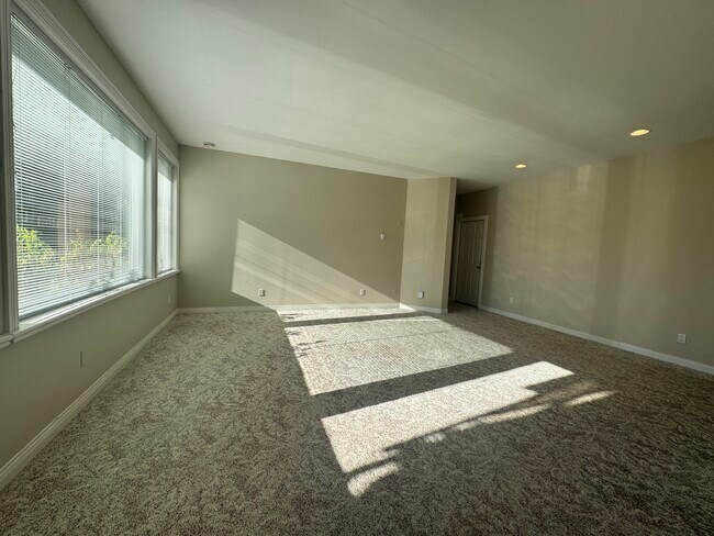 Photo - 20920 115 Av