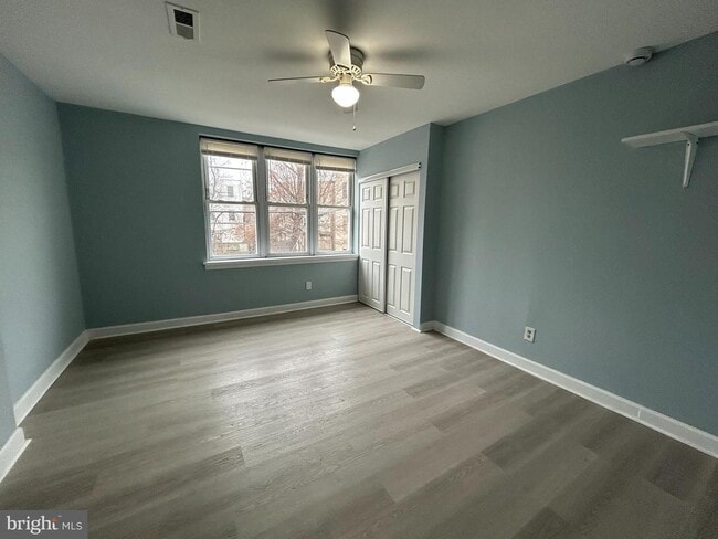Building Photo - Spacious 5-Bedroom Home for Rent in North Philadelphia