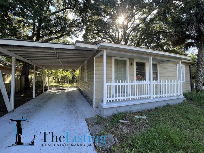 Building Photo - 10011 N Jasmine Ave