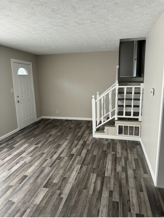 Main Floor - 4045 Old Mayfield Rd