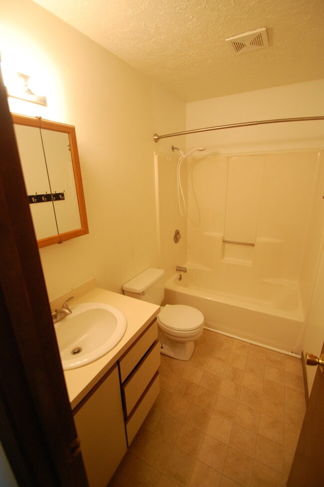 Photo - Nice 2-Bedroom Duplex with Garage in Goshen