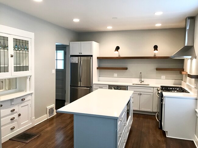 Photo - 2252 W Waveland Ave Unit 1