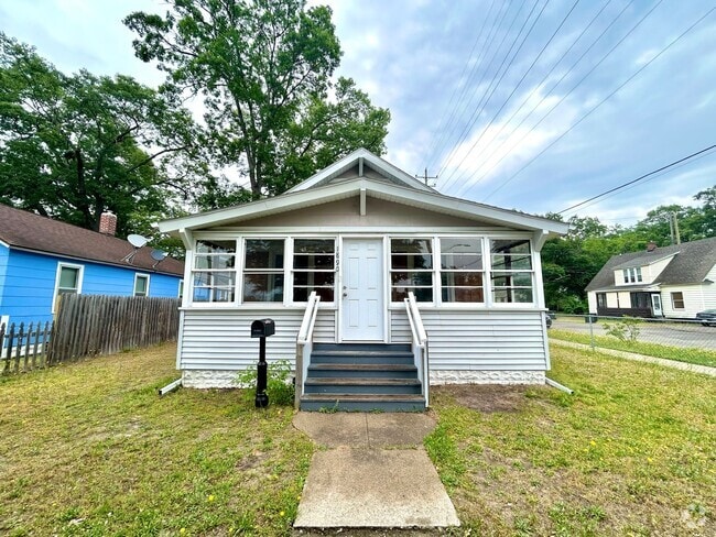 Building Photo - Two Bedroom Home in Muskegon