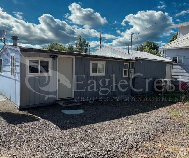 Building Photo - One Bedroom Cottage Rental