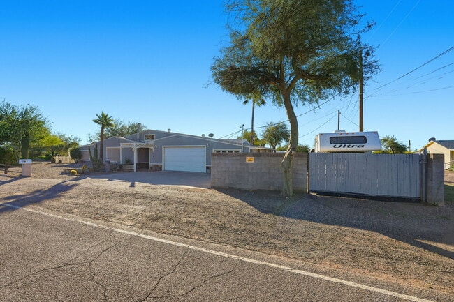 Building Photo - 2237 W Foothill St