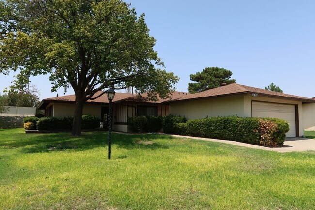 Building Photo - 10601 Park View Cir