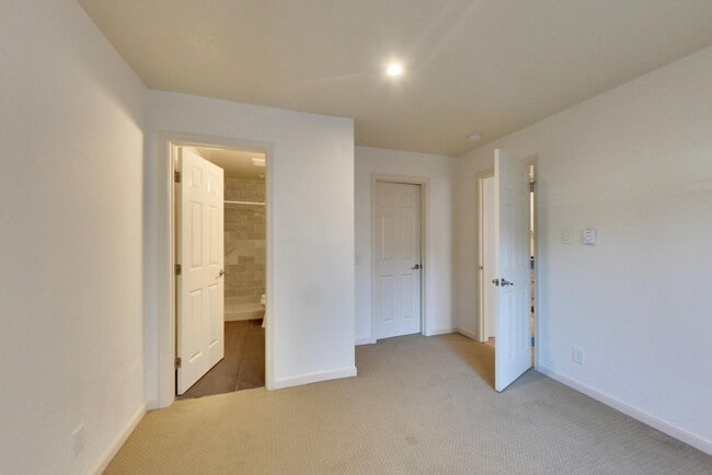 Photo - 205 Collins St Unit 5