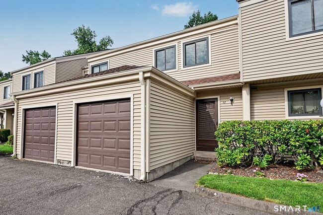 Building Photo - 32 Deer Run Unit 32