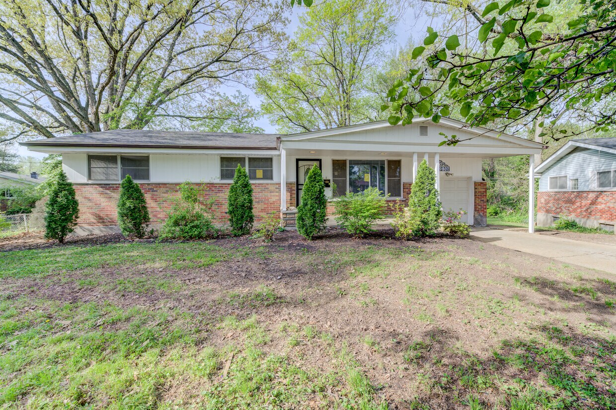 Photo - 9807 Omega Dr (Saint Louis, MO)