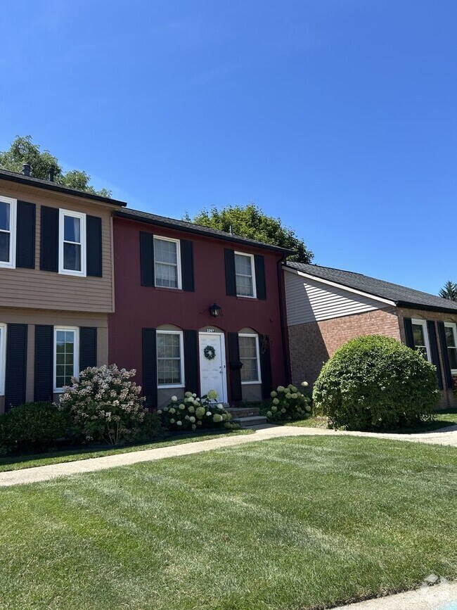 Building Photo - $2,175 Chapel Hill Condo For Rent
