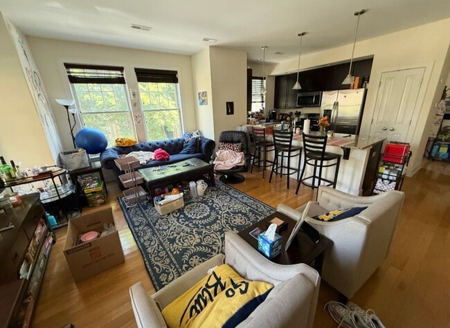 Photo - Catherine924 Unit D