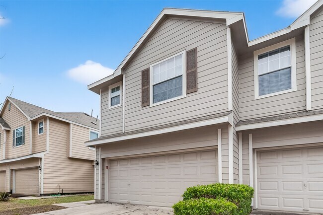 Photo - 16623 Newglen Ln