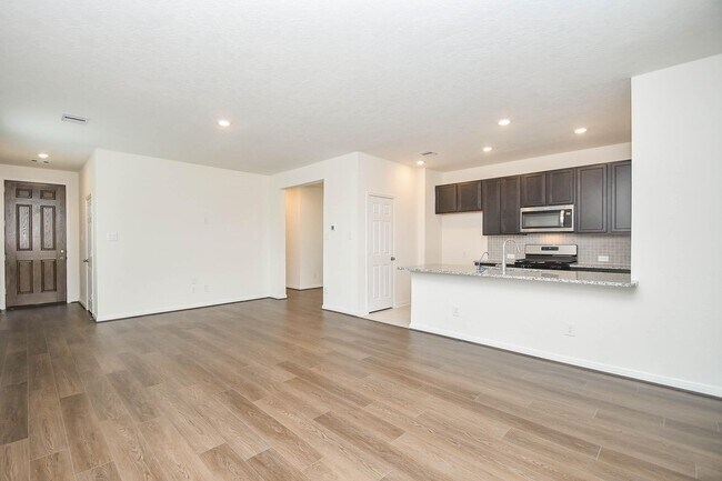 Photo - 25230 Benroe St