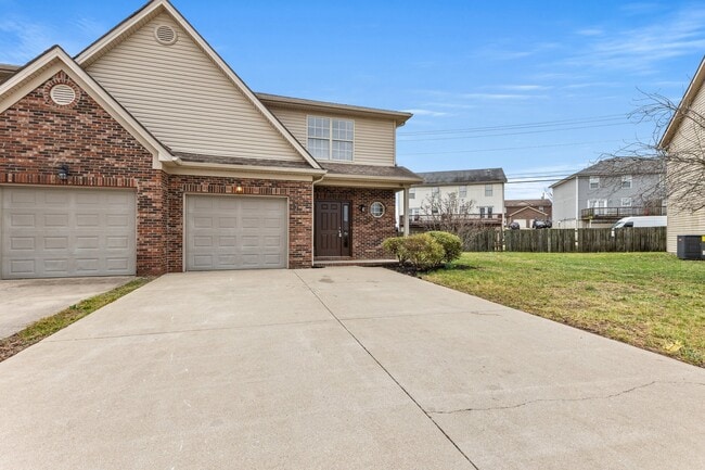 Building Photo - 136 Lowell Ct