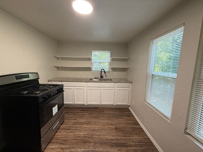 Photo - 1612 N Villa Ave Unidad A
