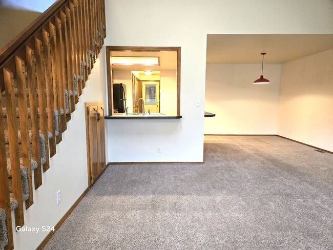 Photo - 575 Weaver Ave