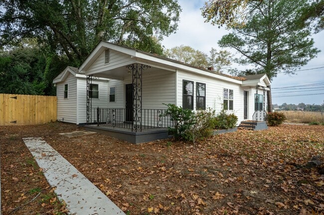 Photo - 2001 Hiram Rd