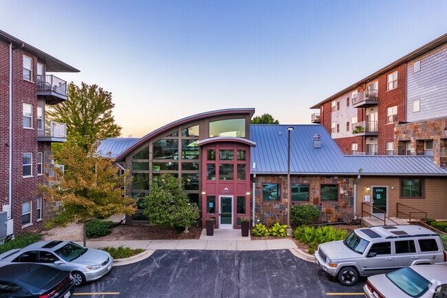 Photo - Six Points Apts