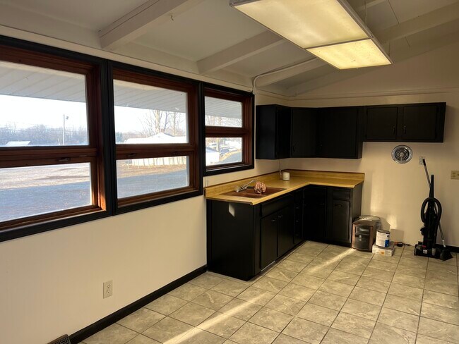 Photo - 9018 Columbus Rd