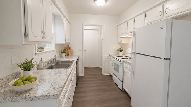 Photo - 725 Howard Ct