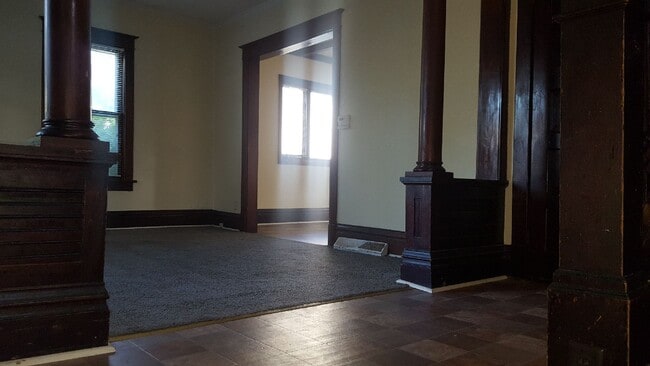 Photo - 1122 Wellington St