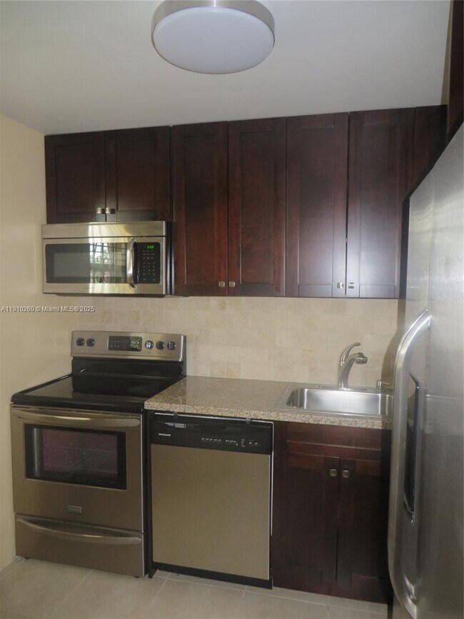 Photo - 220 SW 9th Ave Unidad 105