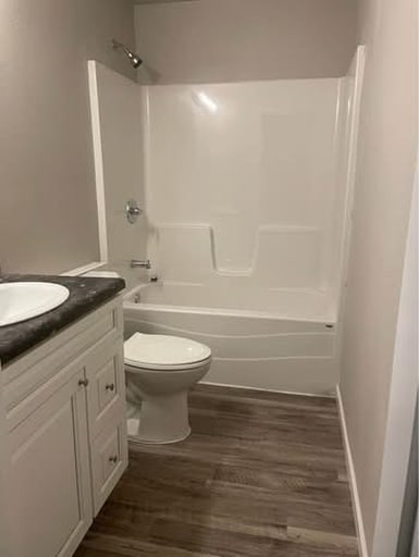 Photo - 210 2nd St SE