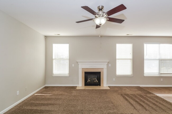 Photo - 295 Stobhill Ln