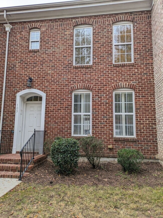 Building Photo - Townhome in Morrison Plantation!