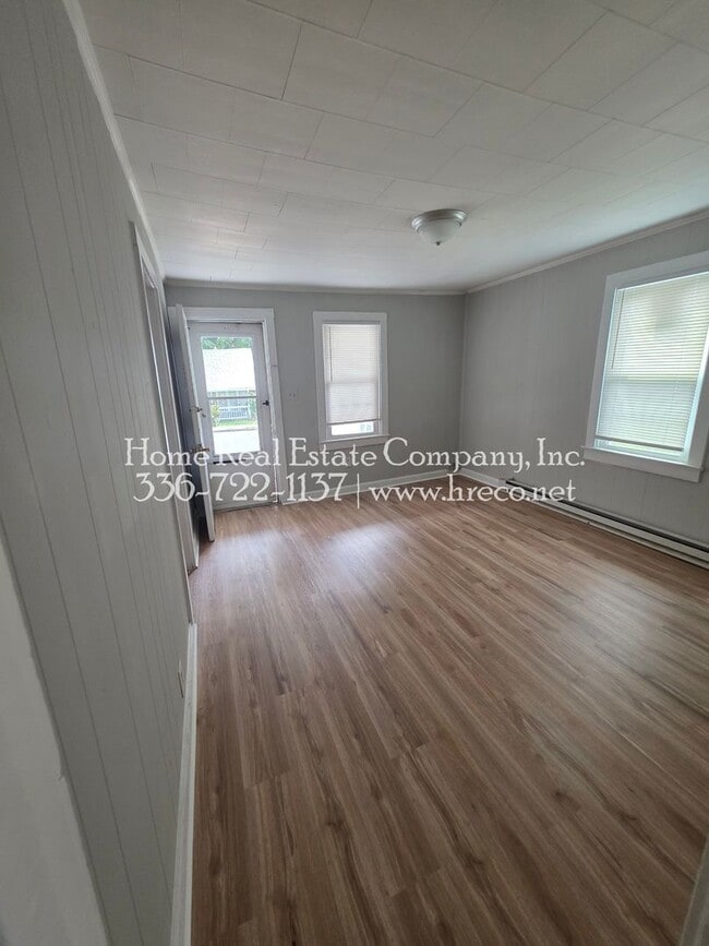 Photo - 325 W Twenty-Third St