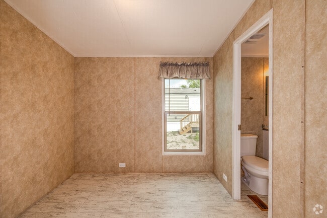 3BR, 2BA - 1000SF - Second Bedroom