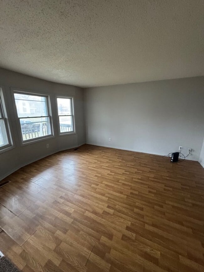 Photo - 513 E Suttenfield St