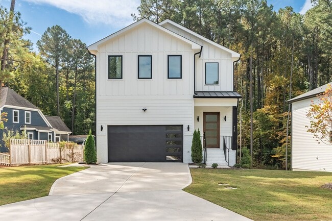 Building Photo - Custom 5 bedroom, 5 bathroom home with Woo...