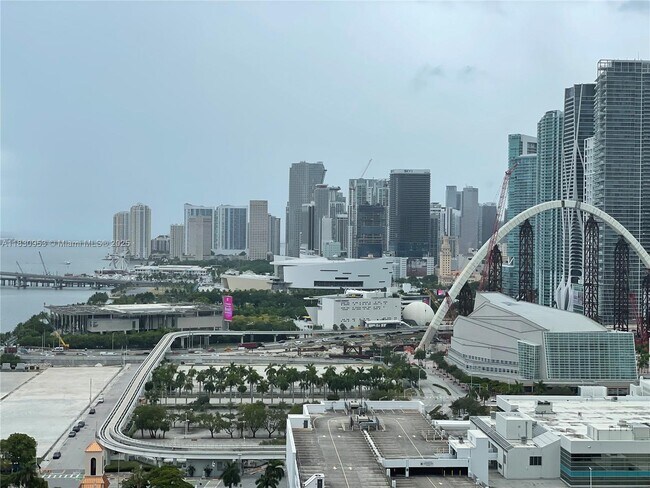 Building Photo - 1750 N Bayshore Dr Unit 2810 Rental